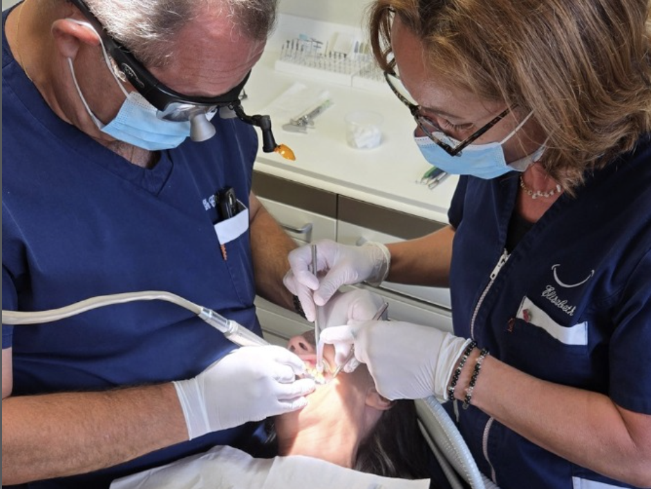 Implant dentaire après extraction :